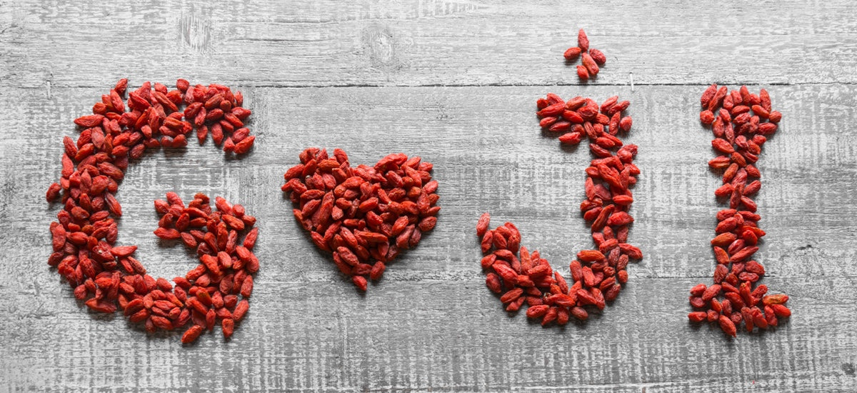 THE IMMUNITY BOOSTING & SKIN-SOOTHING HEALTH BENEFITS OF GOJI BERRIES