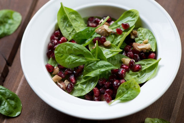 SPINACH SALAD WITH APPLE, POMEGRANATE AND WALNUTS