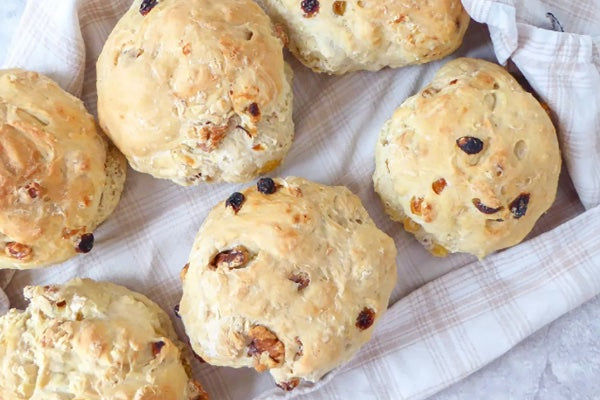 WALNUTS AND RAISINS BREAD